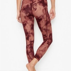 NWOT VS Incredible Essentials Pocket Leggings